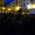 
En plein centre ville d’Embrun, sur la place de la mairie, c’est une foule immense qui se pressa à 21h30 pour assister aux projections du Cinéma Voyageur!
Bon, une foule immense, n’exagérons pas, mais ce sont bien 80 personnes (sans compter les terrasses de café) qui étaient présentes pour l’occasion. L’écran était à l’extérieur, le chapiteau [...]